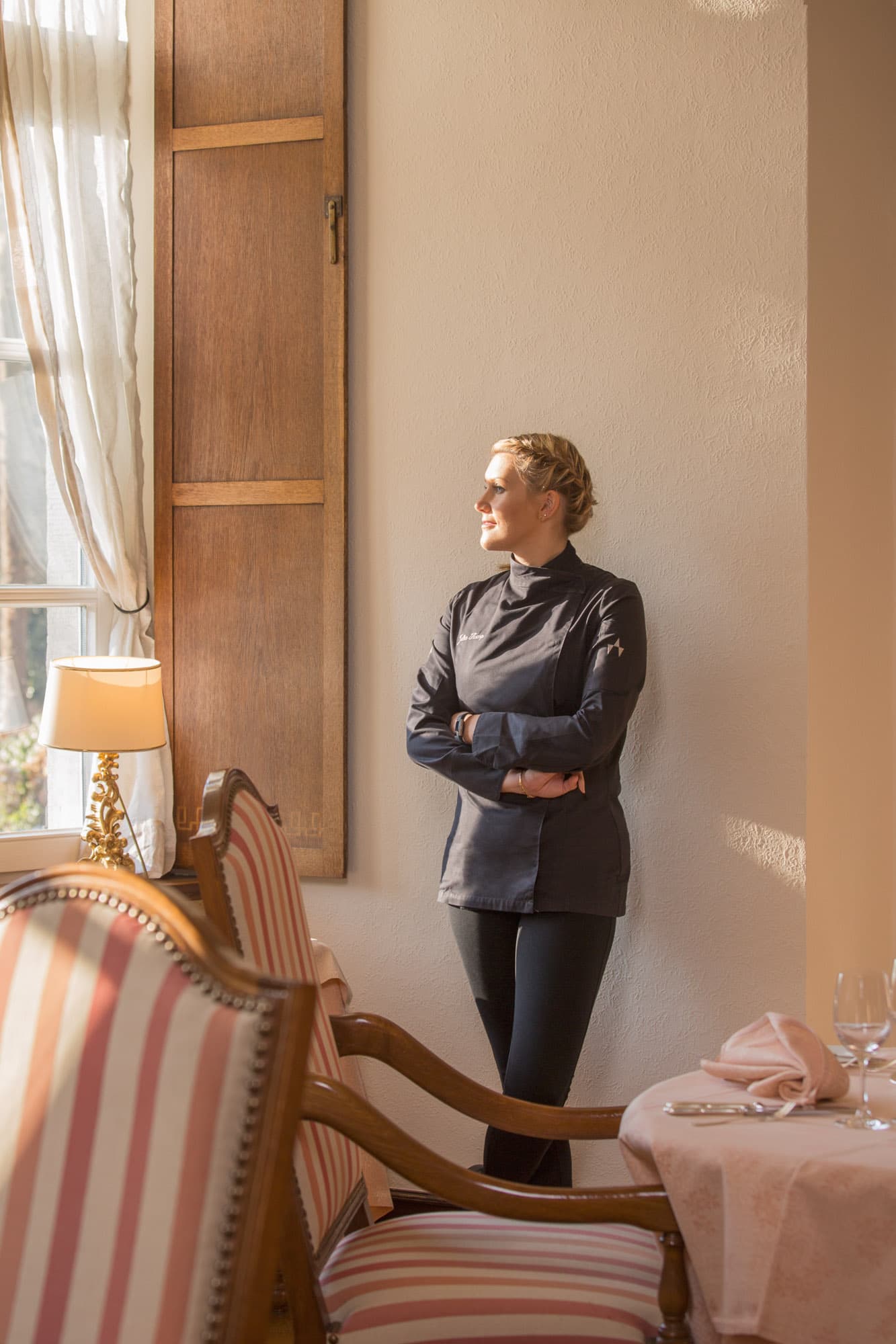 Business-Portrait von Julia Komp, Deutschlands jüngster Sterneköchin, im Schloss Loersfeld für das Editorial des Magazins “Hotellerie & Gastronomie”